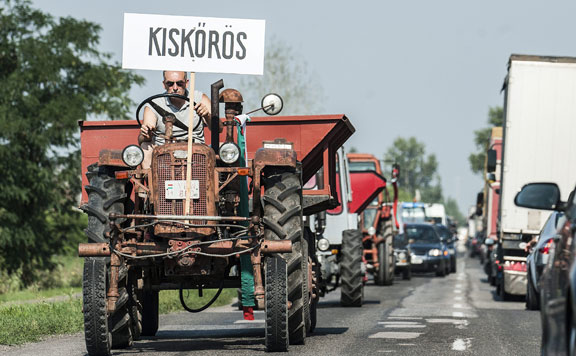 tiltakozás 20150829