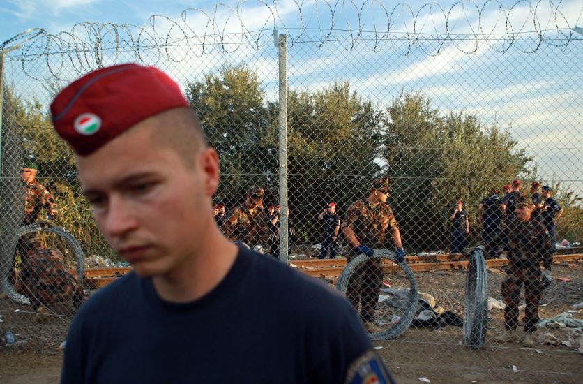 Röszkei határzár 2015 HR