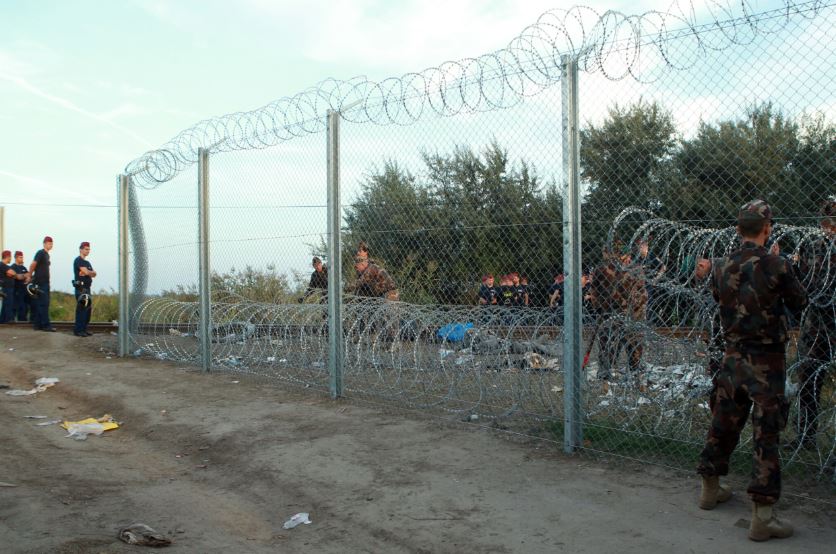 Röszkei határzár 2015 HR