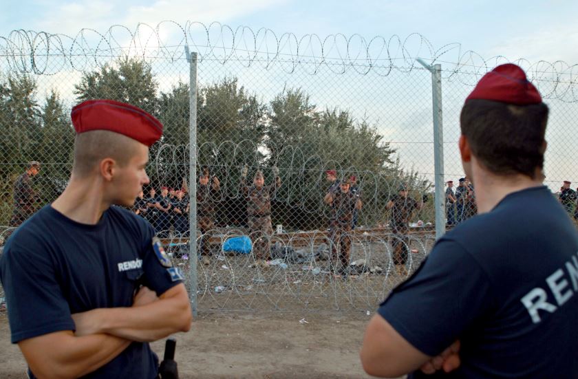 Röszkei határzár 2015 HR