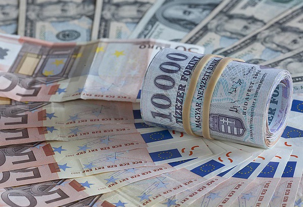 Euró Dollár Forint