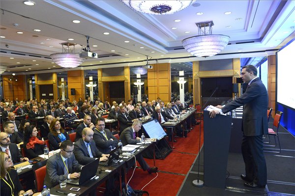 LÁZÁR PORTFOLIO KONF NAGFY