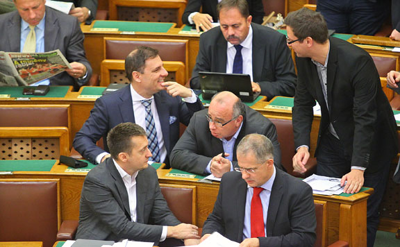 Forrás: mh Rogán és Kósa 20151013