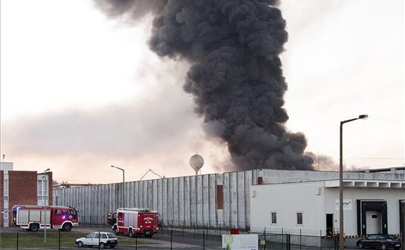 műanyagraktár lead