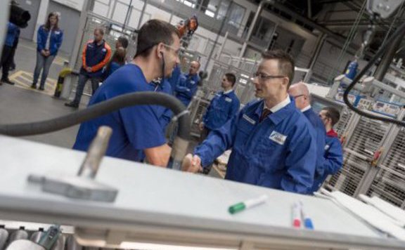 Szijjarto győri gyár