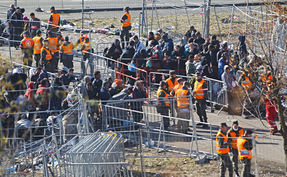 Forrás: mh migránsok 20151106