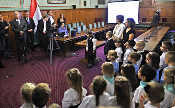 Forrás: mh Országház 20151114