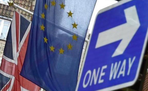 Kényelmes többséggel hagyta jóvá a londoni alsóház a Brexit-megállapodást