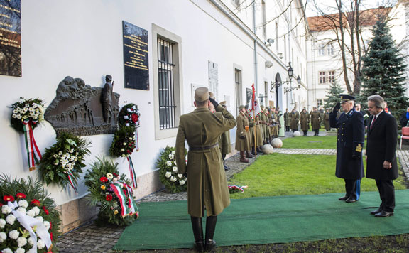 Forrás: mh koszorúzás 20160113