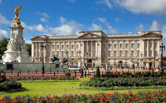 Gyújtogatót fogtak a Buckingham-palotánál