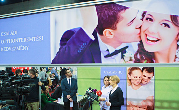 Novák Katalin és Hornung Ágnes 20160201