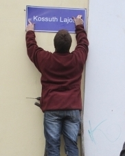 Kossutz utcanév kicsi