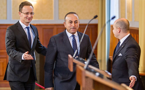 Forrás: mh Szijjártó Péter és Mevlüt Cavusoglu 20160210