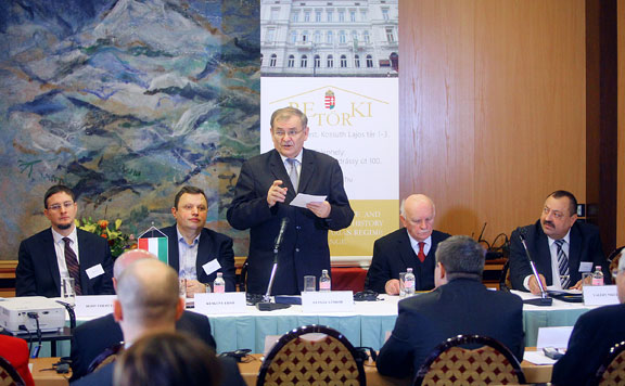 Forrás: mh Lezsák 20160322