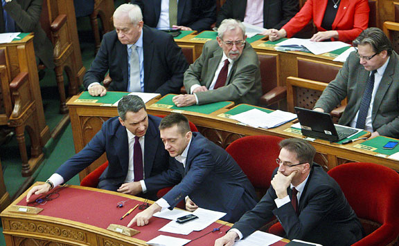 Forrás: mh parlament 20160331