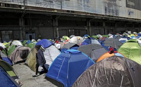 pireuszi tábor lead