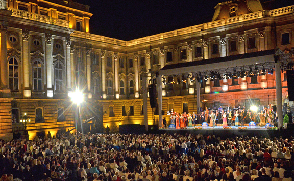 Fotó: MH Országszerte maradnak el kulturális programok