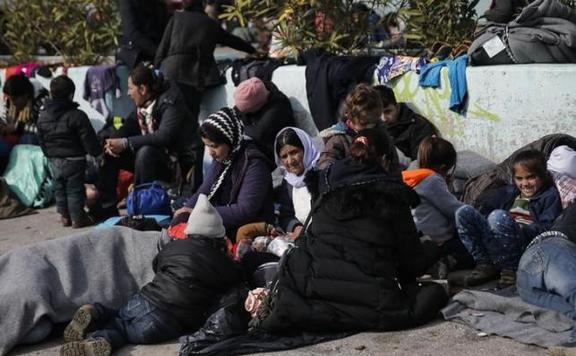 pireusz-menekültek576x356