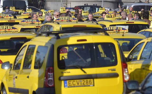 Forrás: mh taxitüntetés_160426_576