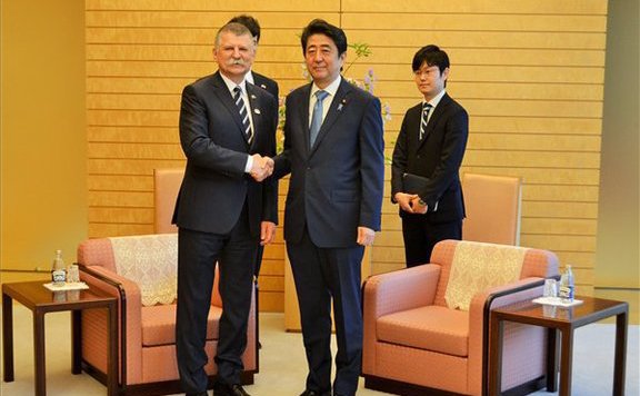 kövér-abe sindzó lead