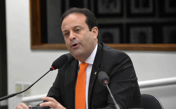 andré moura lead