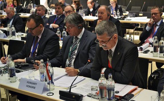 kövér luxemburg lead