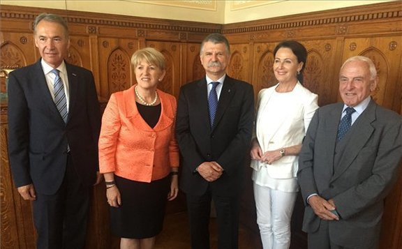 házelnök-baritárs576x356