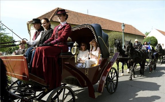 diplomatafeleségek576x356