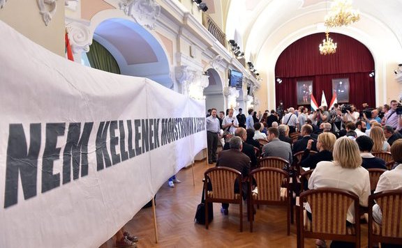 Forrás: mh civilZugló_közgyűlés_MTI_lead