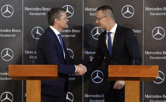 Szijjarto_mercedes_schafer_mti_lead
