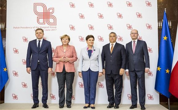 orbán_varsó576