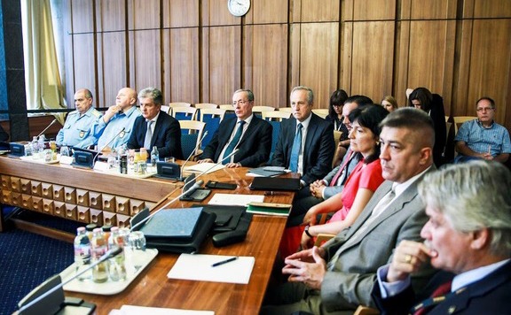 nb bizottság lead