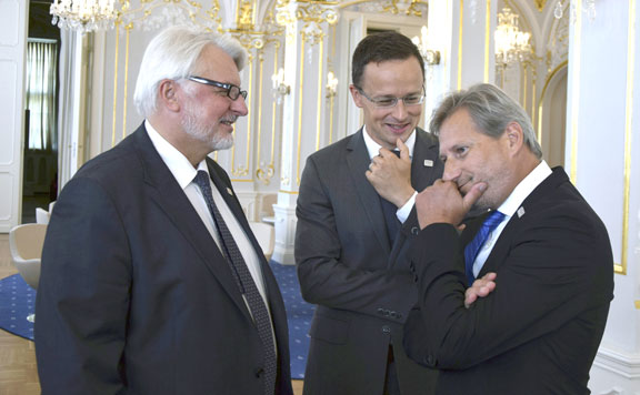 Forrás: mh Witold Waszczykowski, Szijjártó Péter magyar és Johannes Hahn 20160903