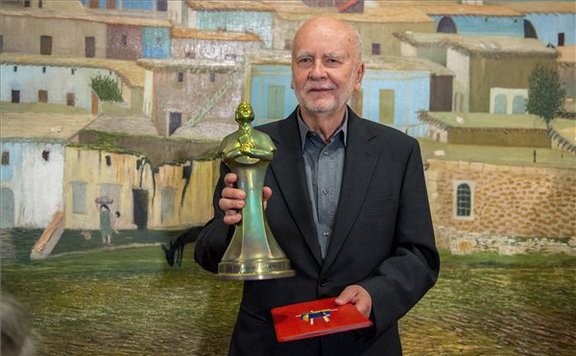 A Janus Pannonius Költészeti Nagydíjjal kitüntetett Adam Zagajewski lengyel költő a díj átadásán a pécsi Csontváry Múzeumban 2016. október 7-én. MTI Fotó: Sóki Tamás