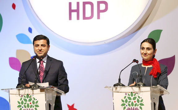 Forrás: mh Selahattin Demirtas és Figen Yüksekdag 20161105
