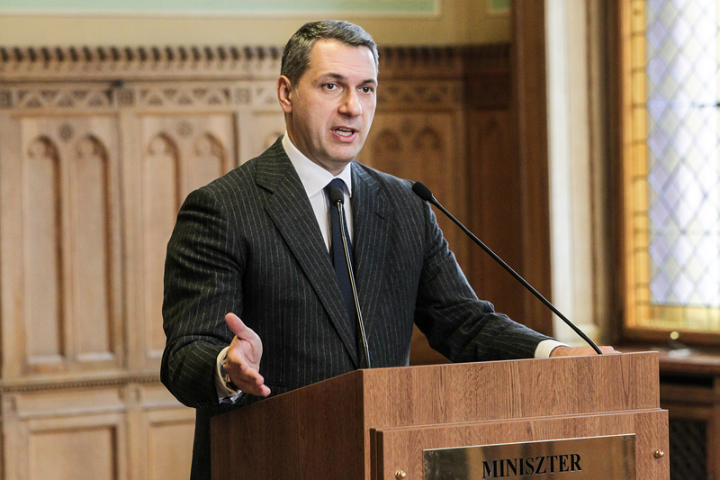 Lázár János: Magyarország csatába száll a bevándorláspárti ...