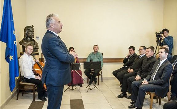 semj-csík576x356