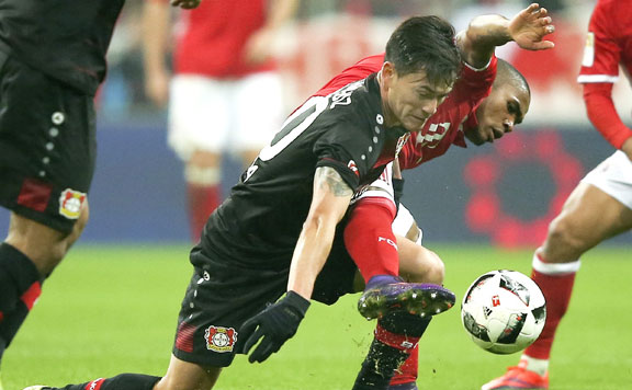 Hakan Calhanoglu és Douglas Costa 20161128