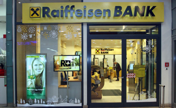 Az MNB 35 millió forintra bírságolta meg a Raiffeisent