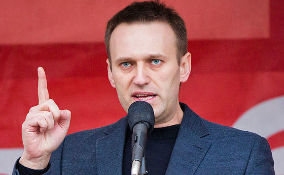 Mentőhelikoptert küld Navalnijért egy német alapítvány