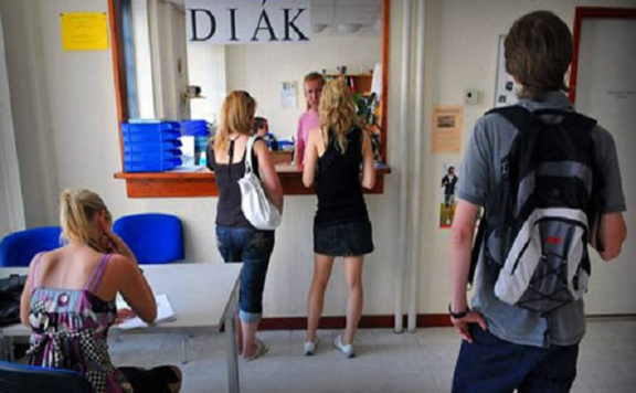 Novák: A diákmunkásokat is érinti a 25 év alattiak szja-mentessége