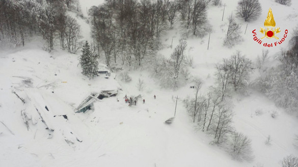Tíz embert temetett maga alá egy lavina Ausztriában