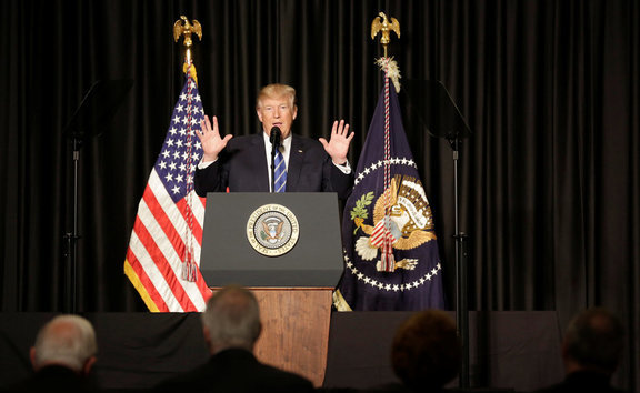 trump-zászlók-reuters576x356