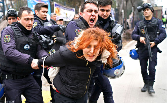 Forrás: mh Ankara tüntető 20170211