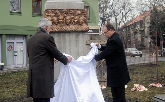 pécsgulagemlékmű
