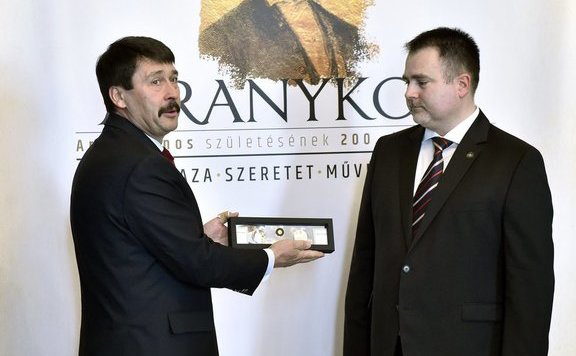 arany emlékérme áder