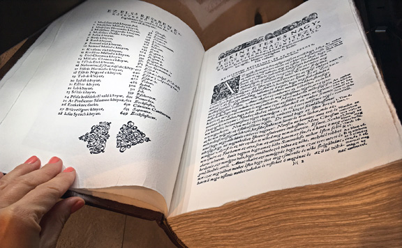 Fotó: MH Folytatódik a Hangos Biblia készítése