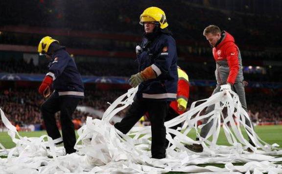 arsenal bayern wc papír