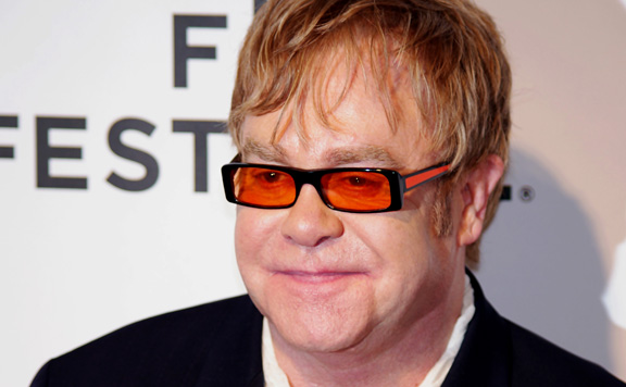 Fotó: MH Becsületrendet kap Elton John