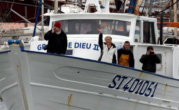 le pen halászhajó